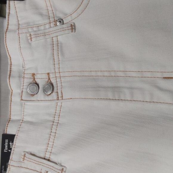 Cropped Jeans with Contrast Stitching | Bandolino | 10 - Picture 7 of 13